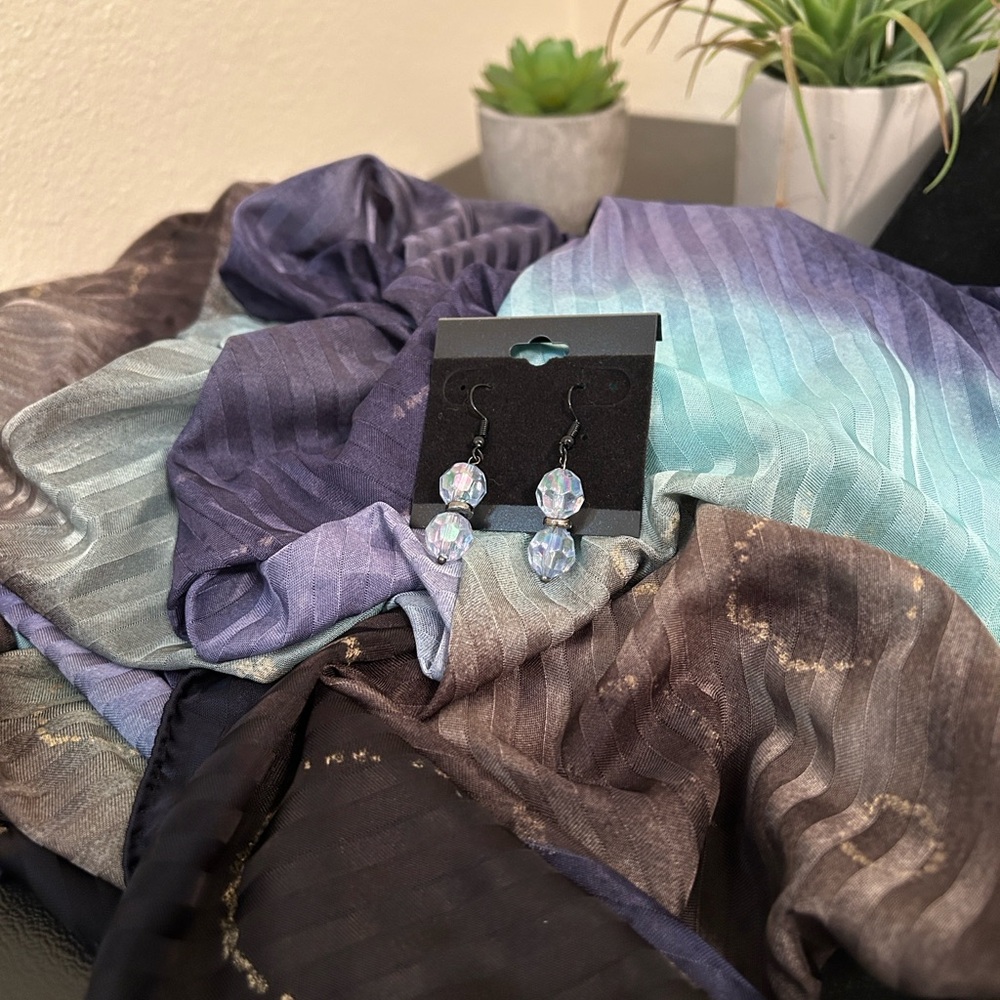 Jutta Frieman Pleated Women's Shawl/Scarf with Matching Earrings